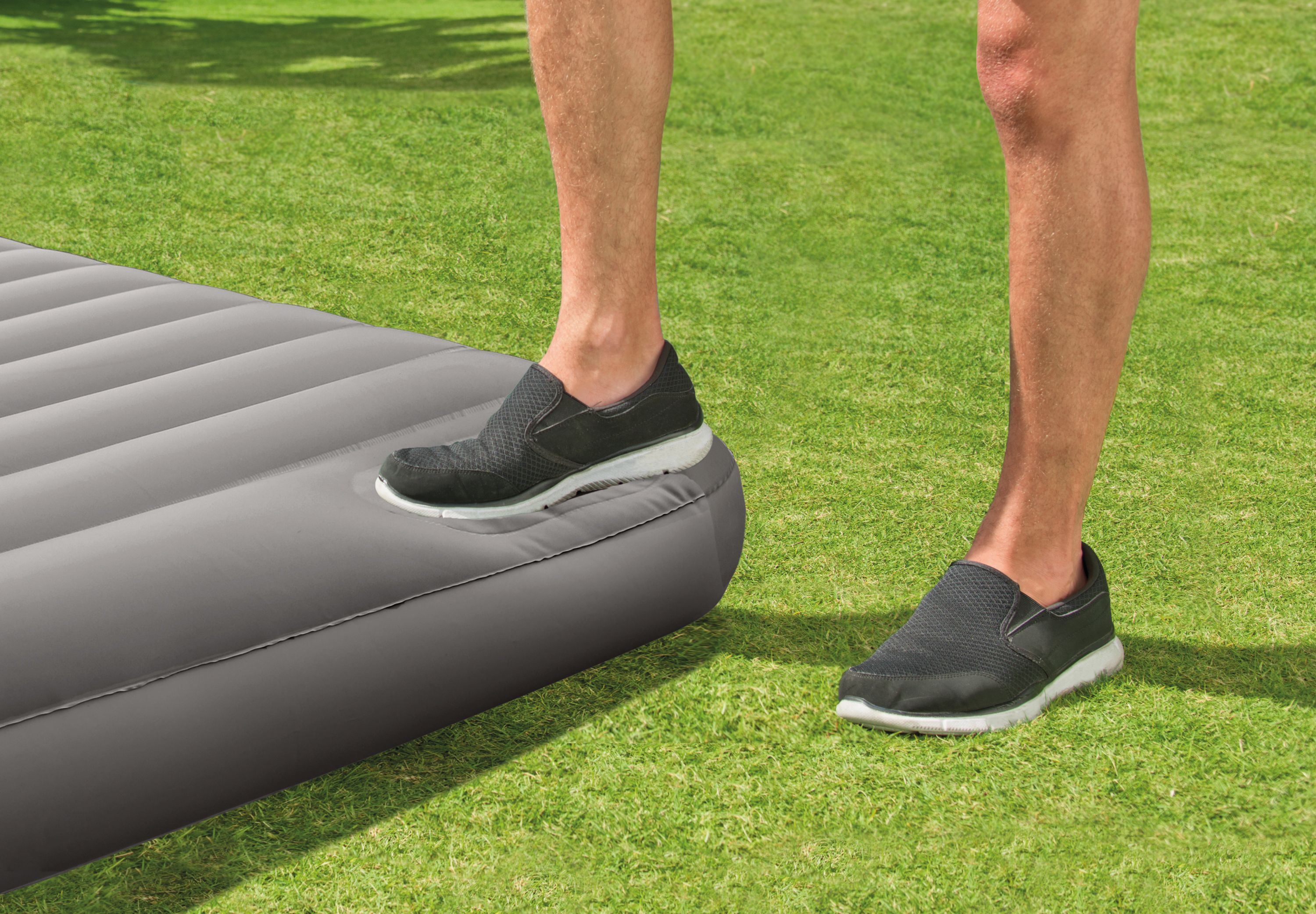Intex Single (Twin) Classic Airbed With Built in Pump 64761 - Image 5
