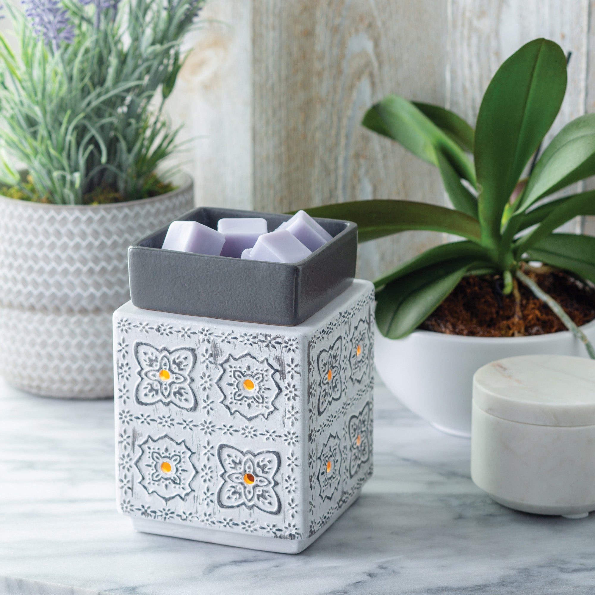 Modern Cottage Illumination Warmer - Image 1