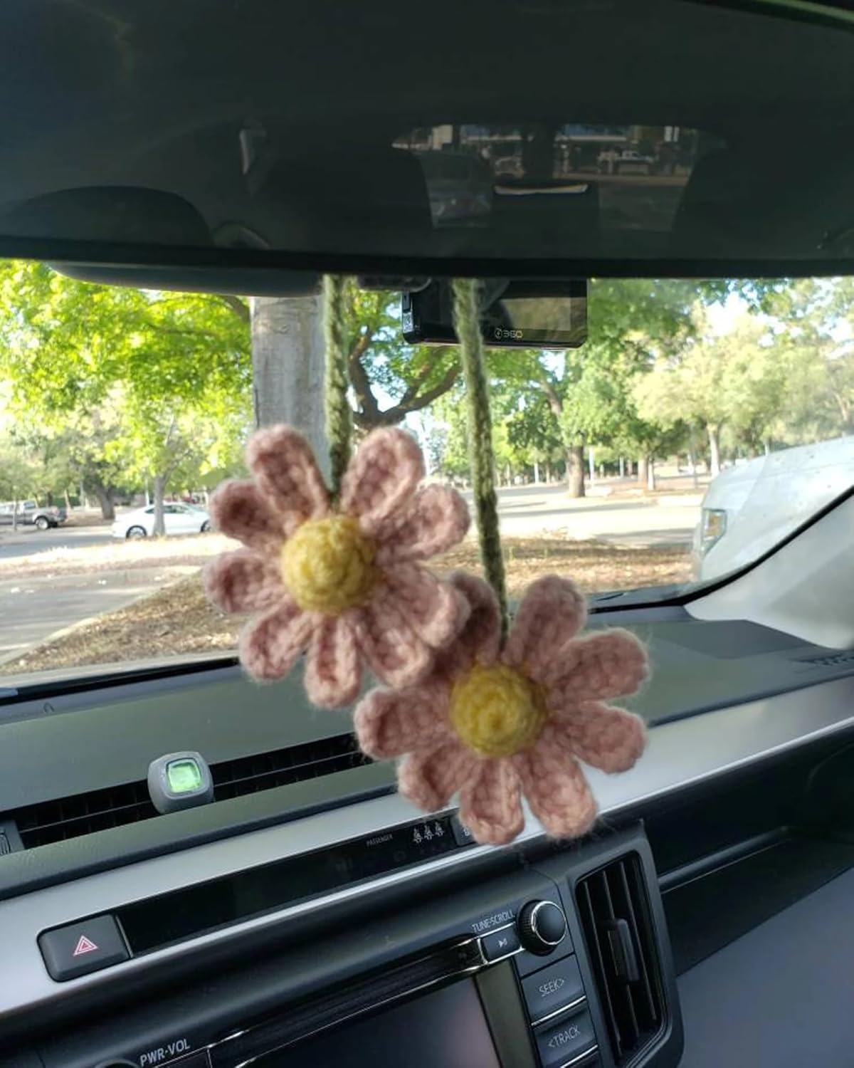 Women's Crochet Daisies Car Accessories Cute Rearview Mirror Pendants Handmade Daisy Flower Gifts Crochet Lovers Car Decoration Car Interior Aesthetics (Pink) - Image 1