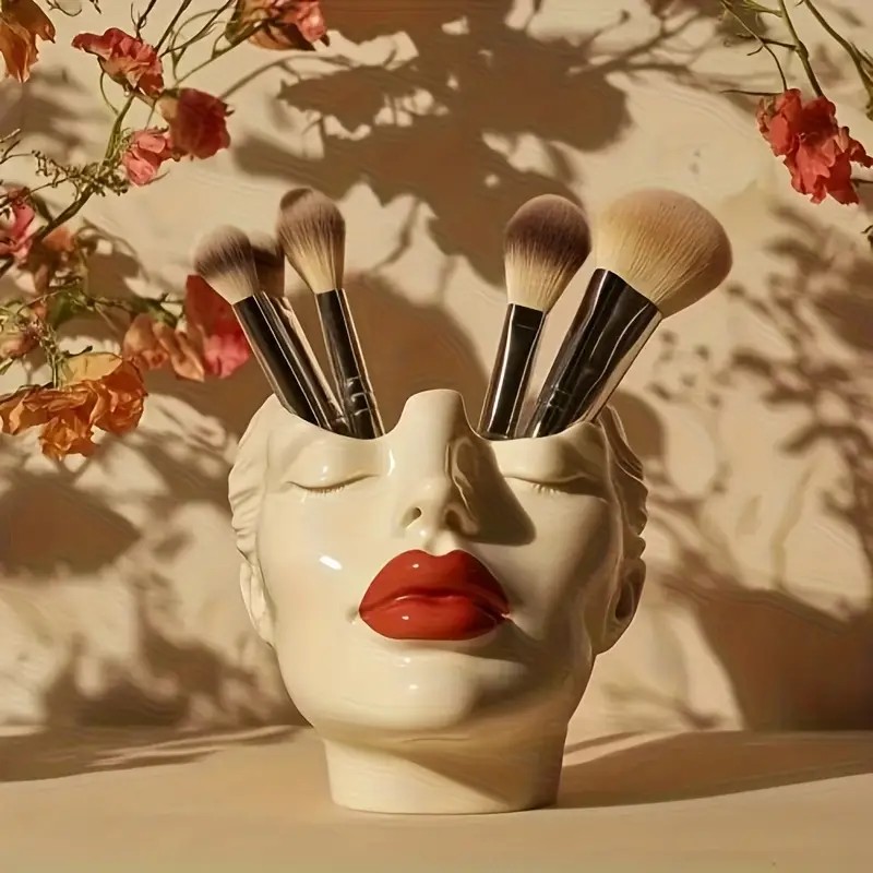 Sculpted Hands Vanity Brush Holder — 