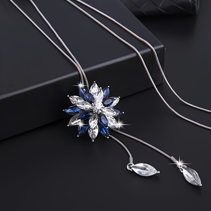 Fashionable and Creative High-End Artificial Crystal Diamond-Inlaid Snowflake New Style Sweater Chain Clothing Pendant（BLUE+WHITE） - Image 1