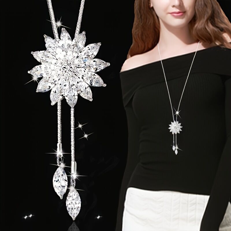 Fashionable and Creative High-End Artificial Crystal Diamond-Inlaid Snowflake New Style Sweater Chain Clothing Pendant（BLUE+WHITE） - Image 7