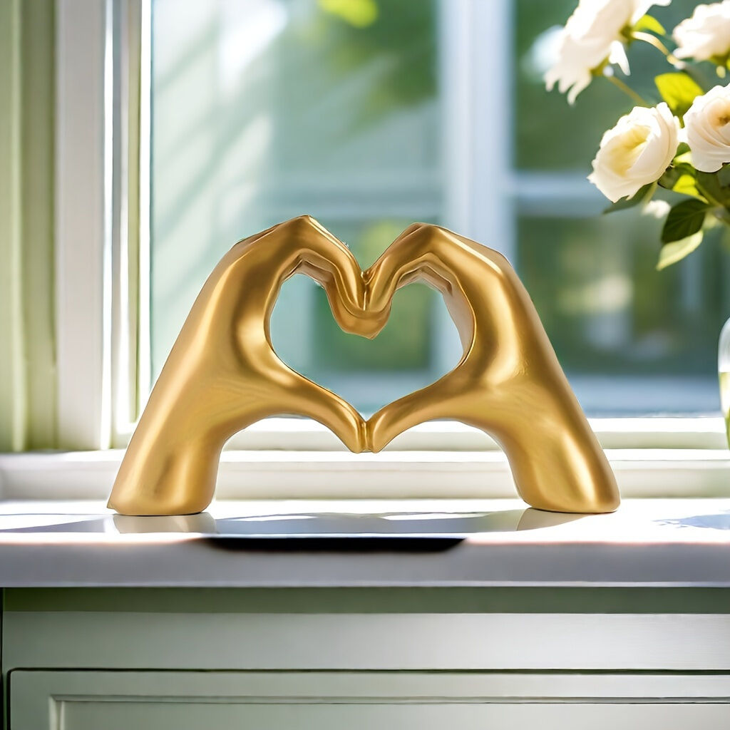 GOLD Elegant Heart-shaped Sculpture: Pure lines capture love, accompanying you in writing tender everyday moments. - Image 4