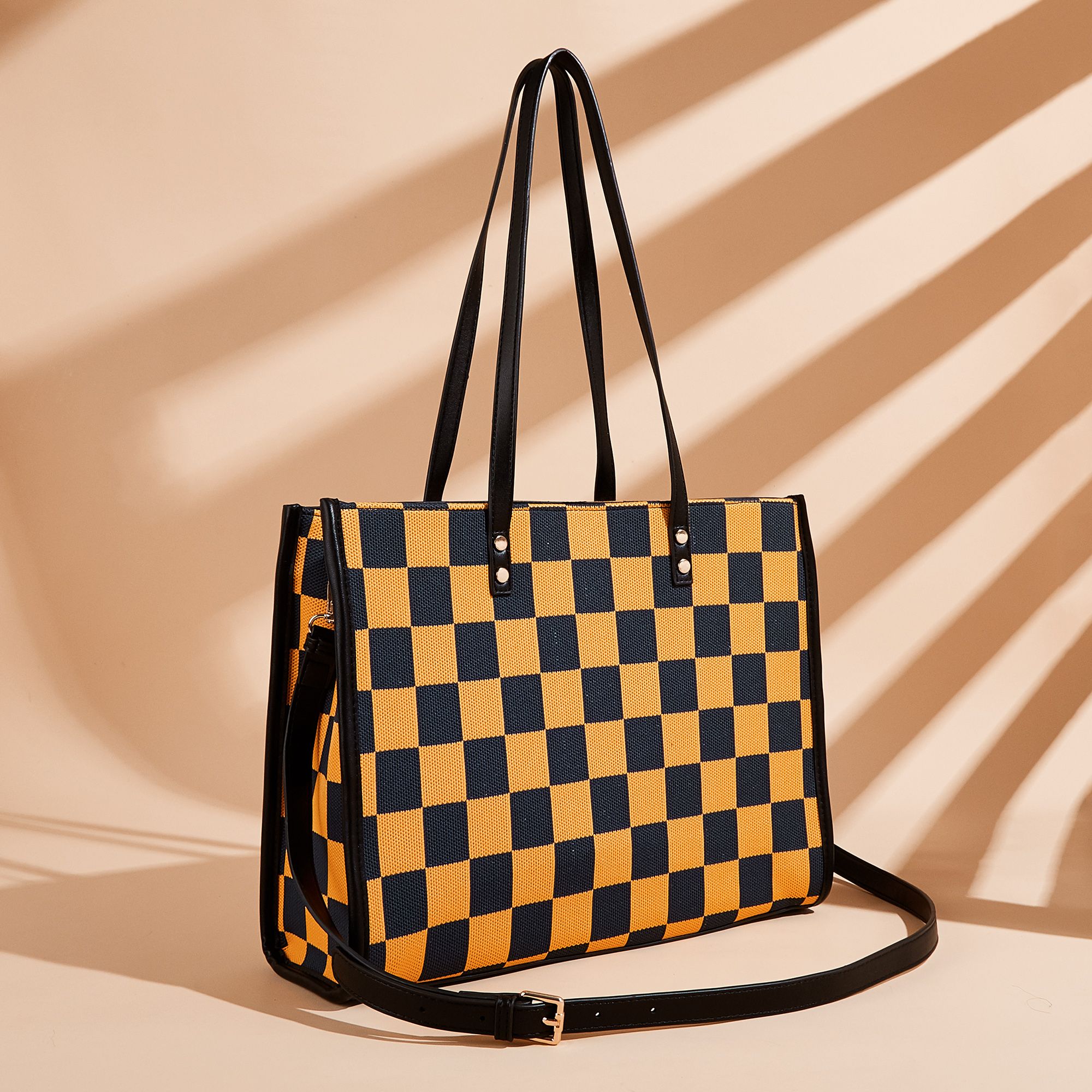 Fashionable checkered large-capacity tote bag, versatile single-shoulder and hand-held bag for women, suitable for commuting, shopping and casual occasions. - Image 3