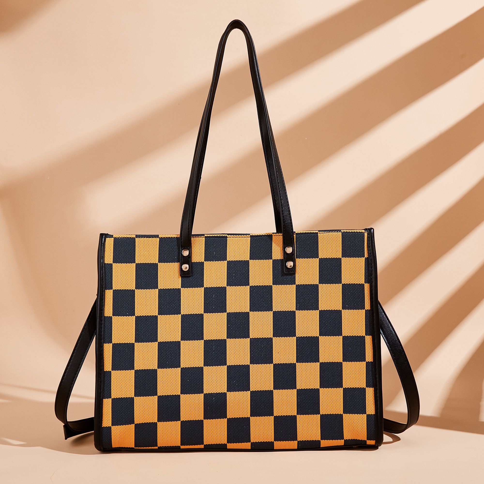 Fashionable checkered large-capacity tote bag, versatile single-shoulder and hand-held bag for women, suitable for commuting, shopping and casual occasions. - Image 5