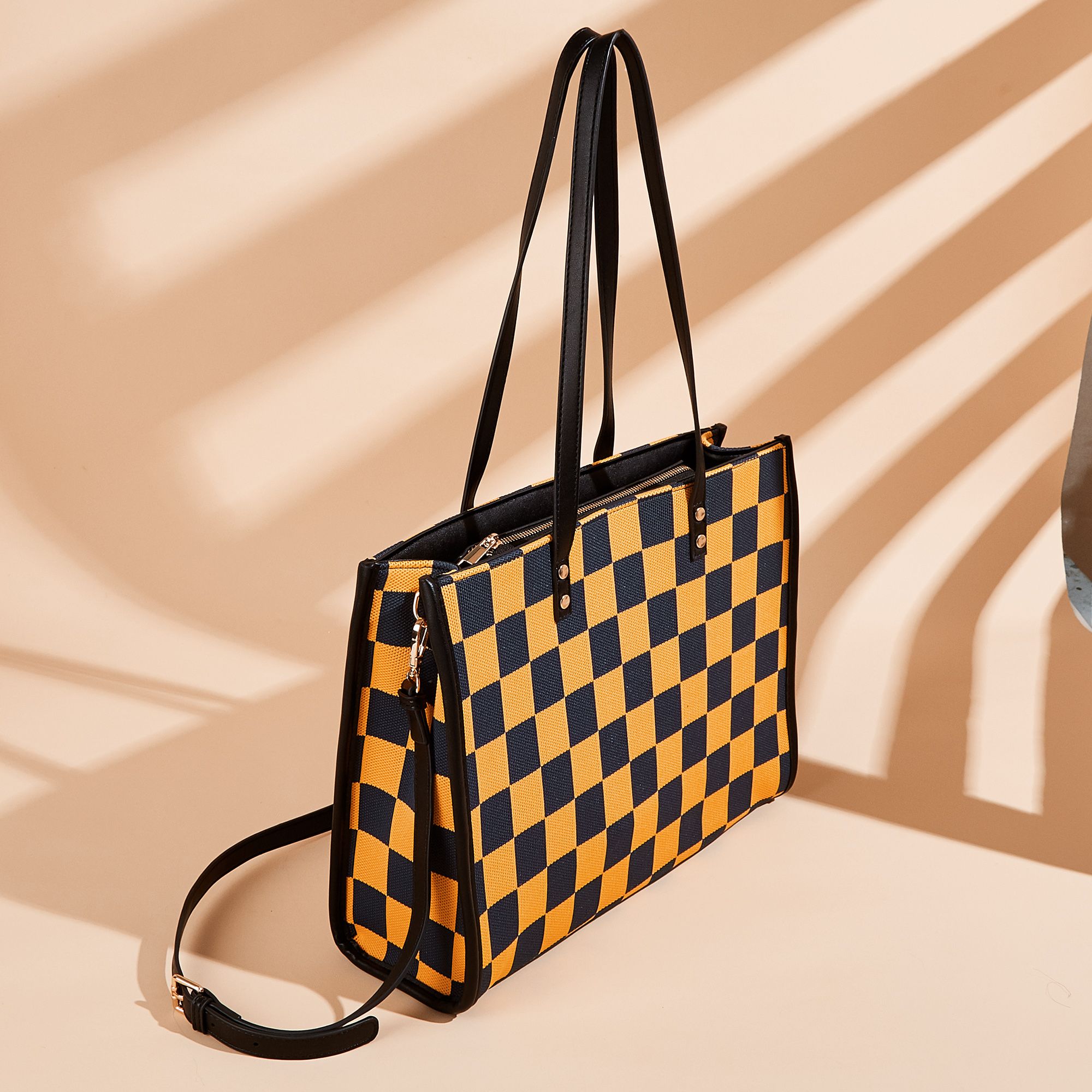 Fashionable checkered large-capacity tote bag, versatile single-shoulder and hand-held bag for women, suitable for commuting, shopping and casual occasions. - Image 6
