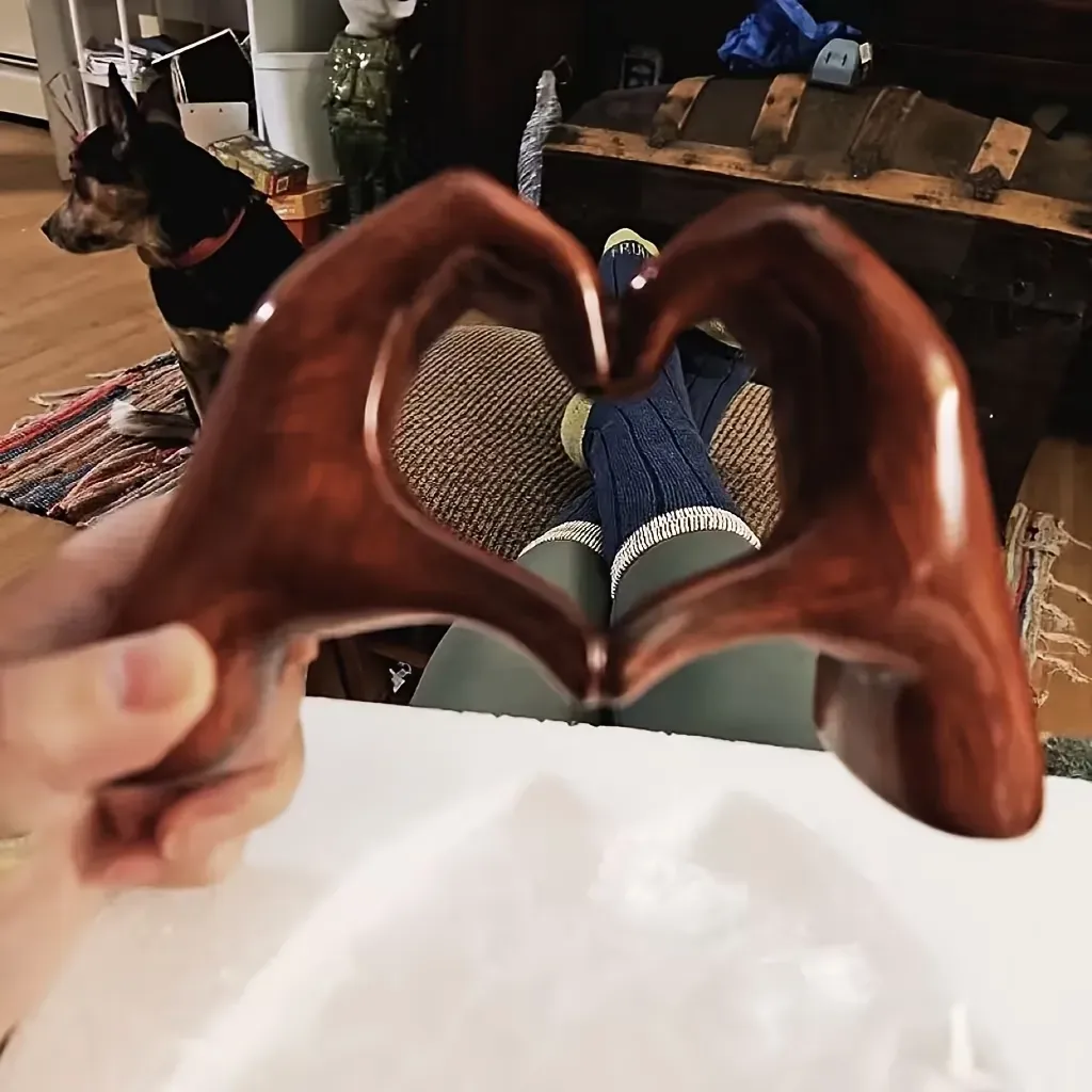 1 piece of handcrafted heart-shaped resin sculpture - elegant interwoven heart art, durable ABS home and office desk decoration, suitable for any occasion, home decoration item | Heart-shaped decoration | Wood-like surface treatment - Image 4