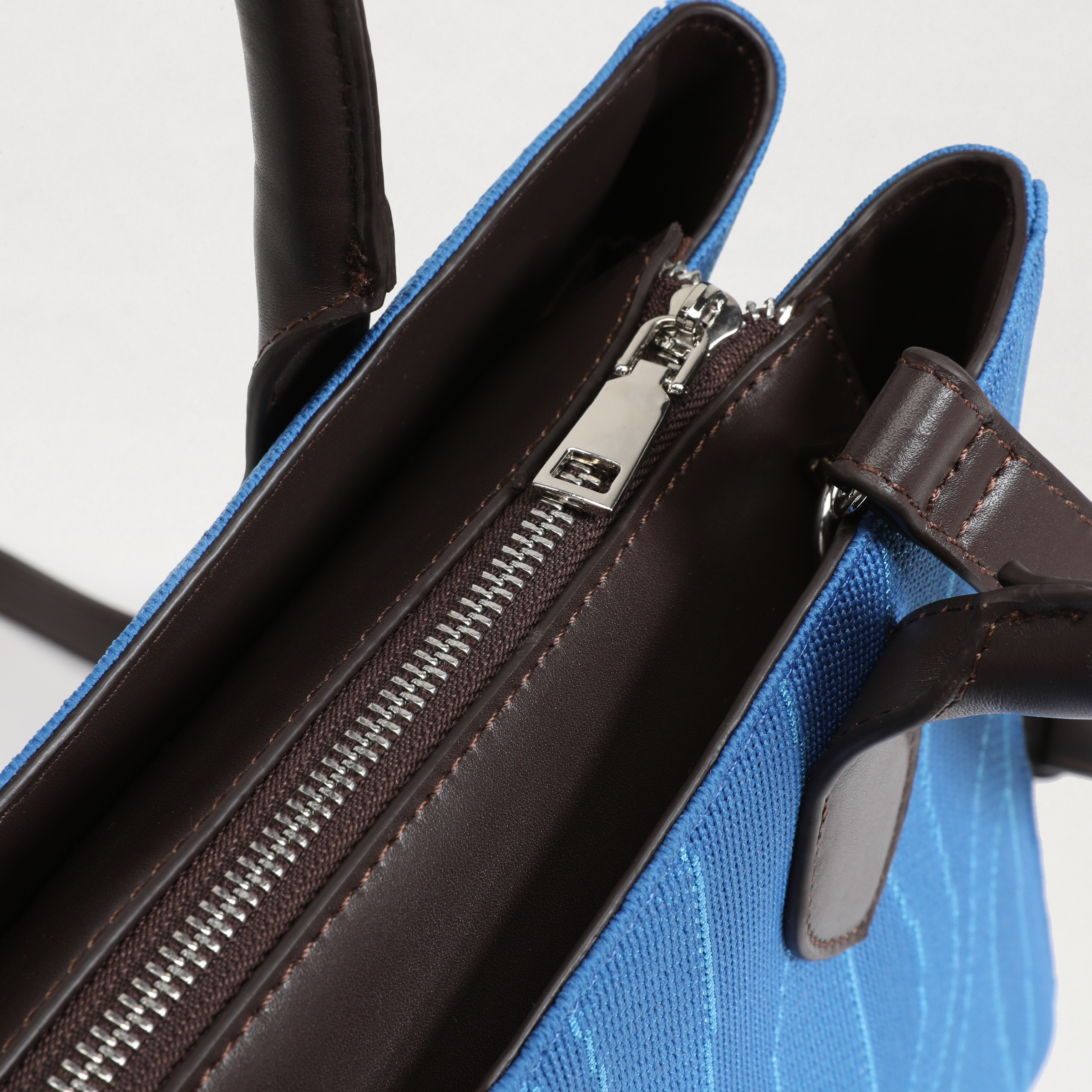 Color-contrast leather shoulder bag | 3D woven pattern small tote, one bag for commuting and shopping - Image 7