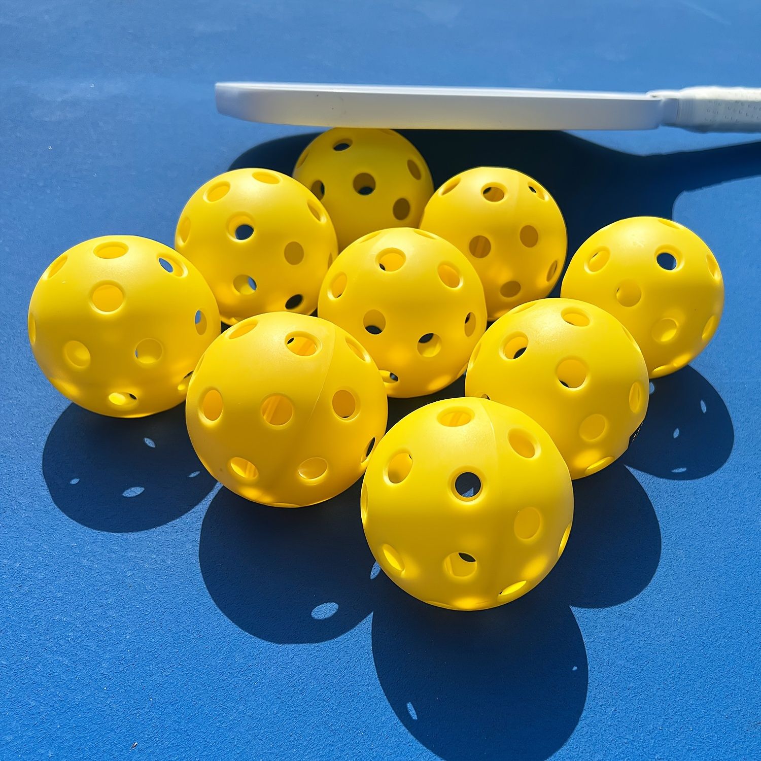 12pcs Pickleball, 40-hole seamless one-piece design, aerodynamic construction, excellent stability, rough matte surface enhances ball control, suitable for competitive Pickleball games - Image 1