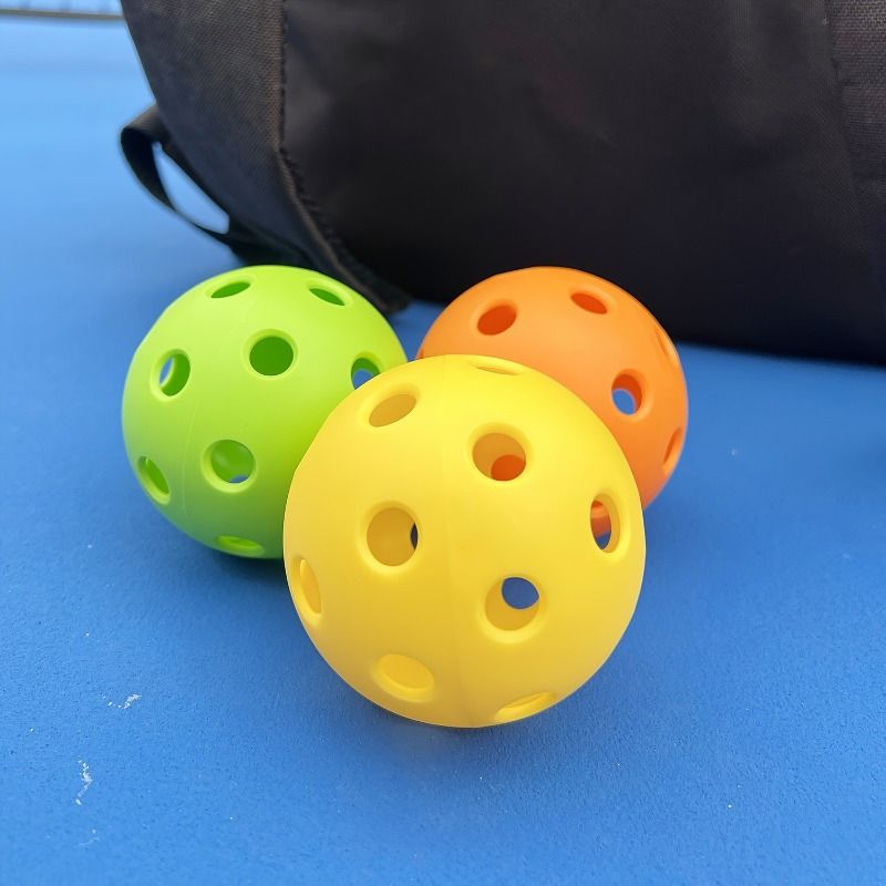 12pcs Pickleball, 40-hole seamless one-piece design, aerodynamic construction, excellent stability, rough matte surface enhances ball control, suitable for competitive Pickleball games - Image 5