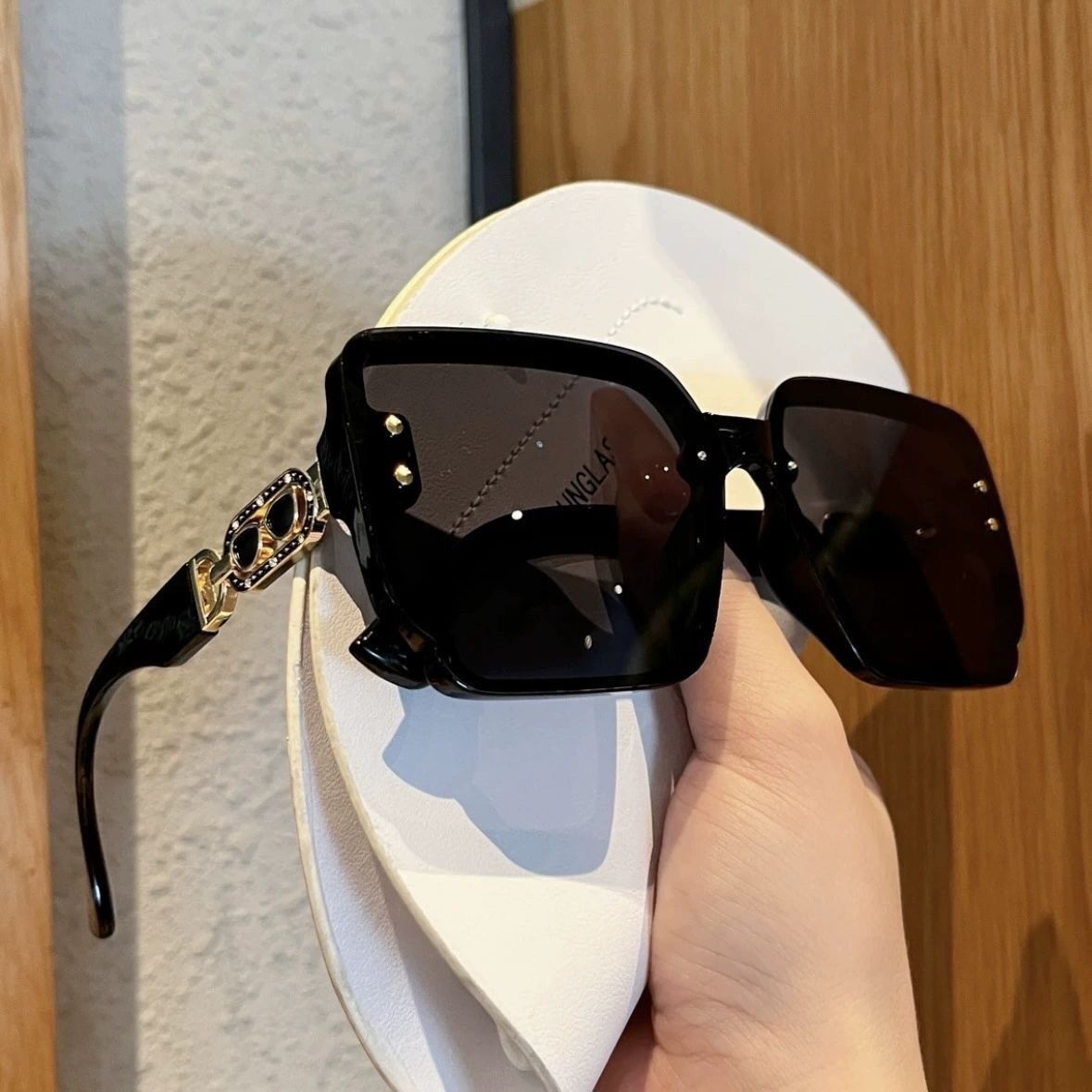 UV400 protective sunglasses can protect against ultraviolet rays and easily control various wearing styles. Cross-border explosions are discounted in a limited time! - Image 1
