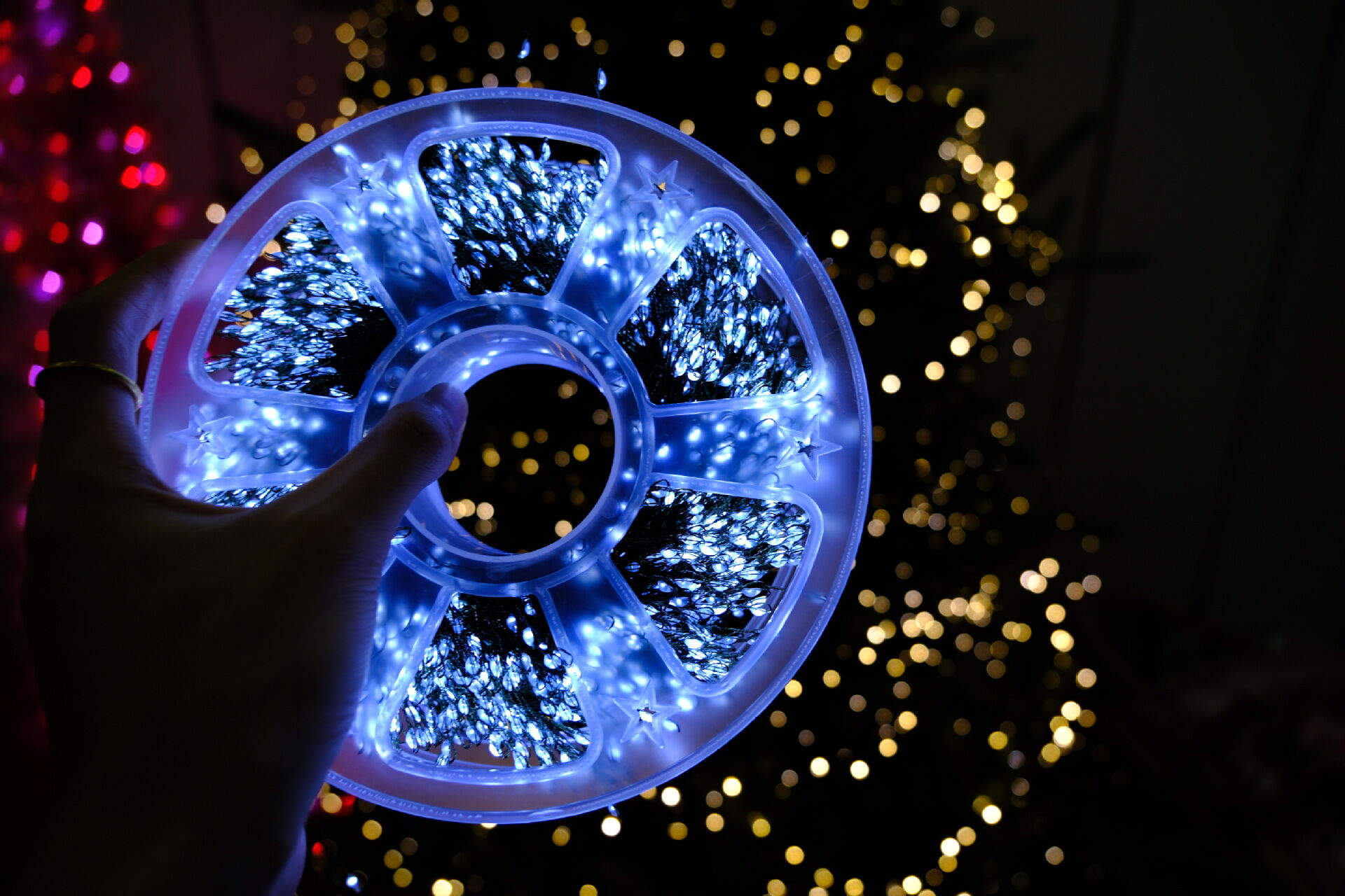 300 LED Cool White Fairy String Lights, 9m Green Wire, Battery-Operated, IP44 Waterproof with Timer for Christmas Decor (Batteries Not Included) - Image 1
