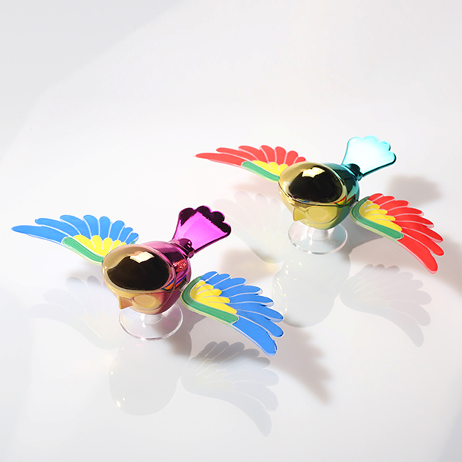 30km/h Wing-Flapping Car Bird Decoration (2-Pack): Red & Blue Wing Ornaments with Strong Adhesive for Car, Mirror, Motorcycle, Helmet - Image 1