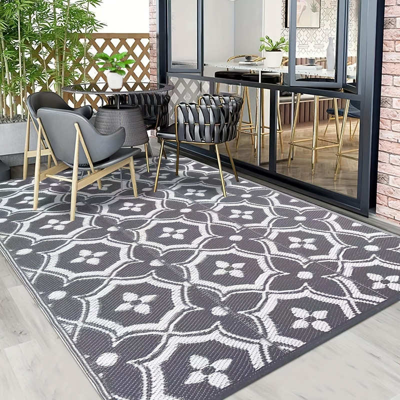 Outdoor Reversible Patio Mat Geometric Pattern - Image 1