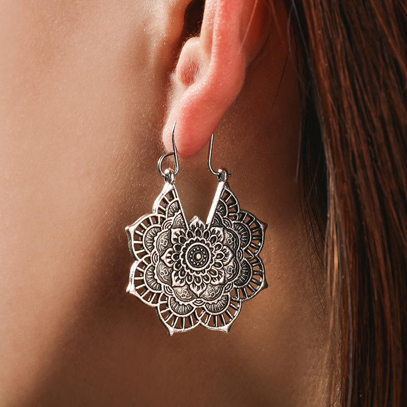 Vintage Silver Mandala Flower Dangle Earrings - Image 3