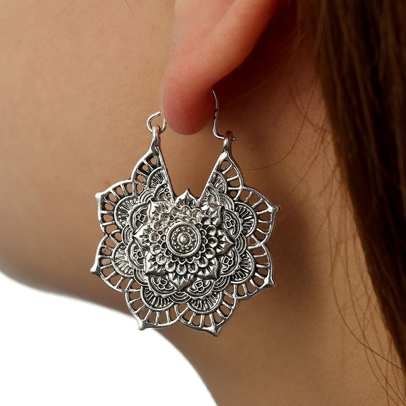 Vintage Silver Mandala Flower Dangle Earrings - Image 4