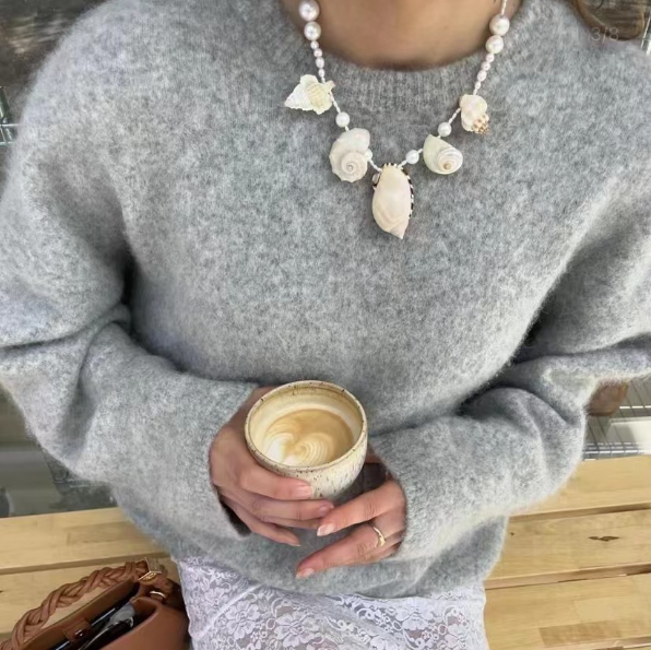Five vintage-style white conch shell pearl pendant necklace, lightweight jewelry, women's style. - Image 5