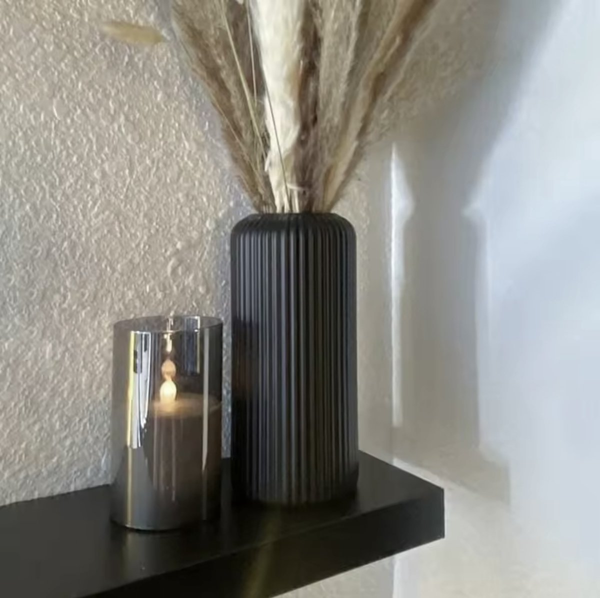 Luxurious Black Vase - Modern Vase - Modern Style - Home Furnishings - Chic - Classic Style - Matte Black Interior - Matte Black Interior - Modern Interior - Classic Model - Vase - Flower Vase - Chic Flower Vase - Image 1