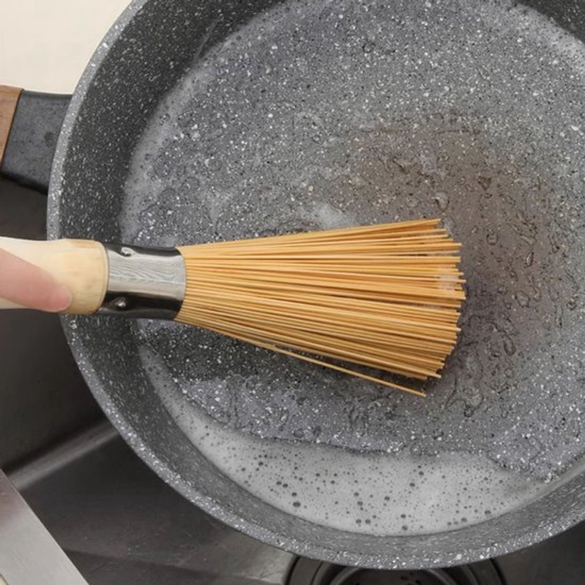 2 pieces - Natural bamboo scouring brush - Bamboo kitchen brush - Cleaning brush - Household dish brush - for cleaning dishes, cast iron pots, pans, vegetables and the sink. - Image 4