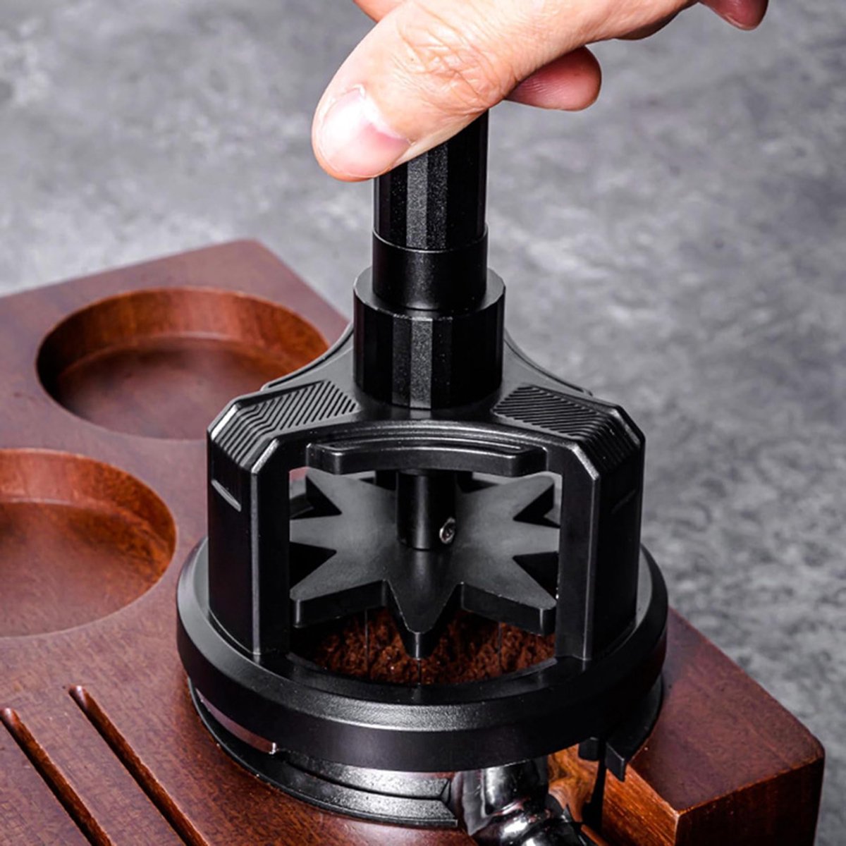 Manual coffee press - Magnetic coffee preparation tool - Coffee maker accessory - Non-slip prong mixer - Countertop - Workstation - Coffee preparation - Homemade coffee grounds cleaner - 58 mm coffee press - Image 5