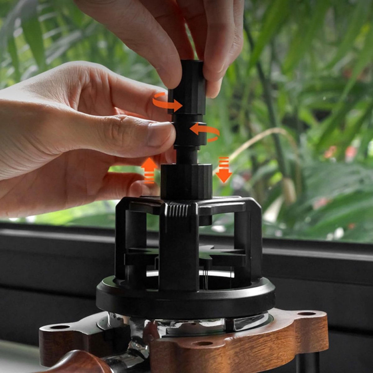 Manual coffee press - Magnetic coffee preparation tool - Coffee maker accessory - Non-slip prong mixer - Countertop - Workstation - Coffee preparation - Homemade coffee grounds cleaner - 58 mm coffee press - Image 6