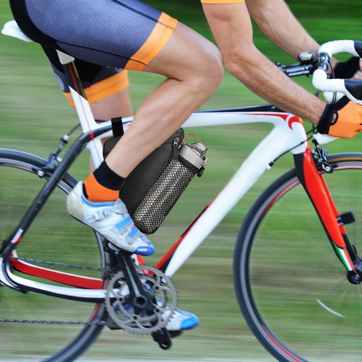 Bicycle pannier - Bicycle pannier with triangular frame - Waterproof bicycle pannier - With mesh pocket for water bottle - Perfect for outdoor cycling - Black - Image 4