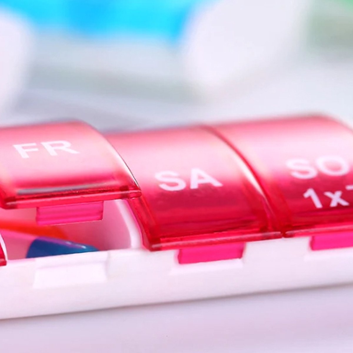 Pill box | Pill box | Medicine box | Pill Box | 7 days | 1 week | Purple - Image 1
