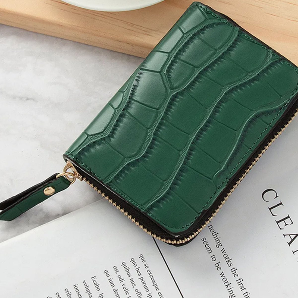 Luxury Card Holder with Crocodile Leather Pattern | Credit Card Holder | With Cash Compartment | Card Holder | Wallet | PU Leather | Purse | Green - Image 4