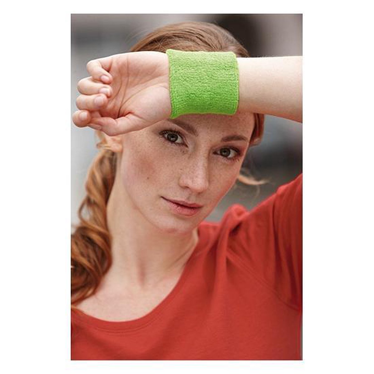 Gold wrist sweatbands 2 pieces - Image 2