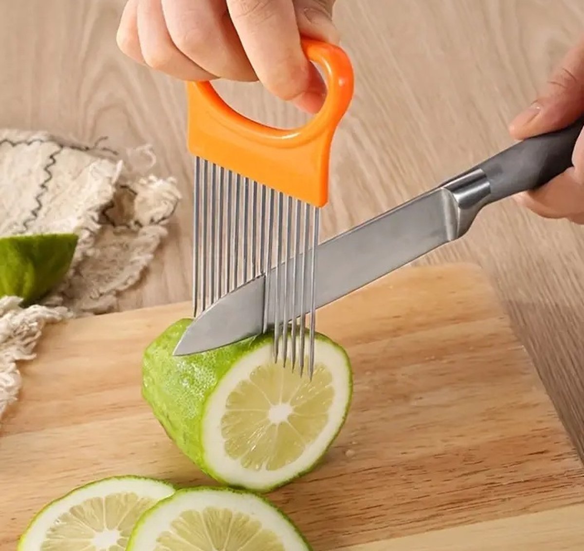 Onion Comb | Onion Slicer | Onion Slicer | Vegetable Slicer | Onion Cutting Aid | Orange - Image 1