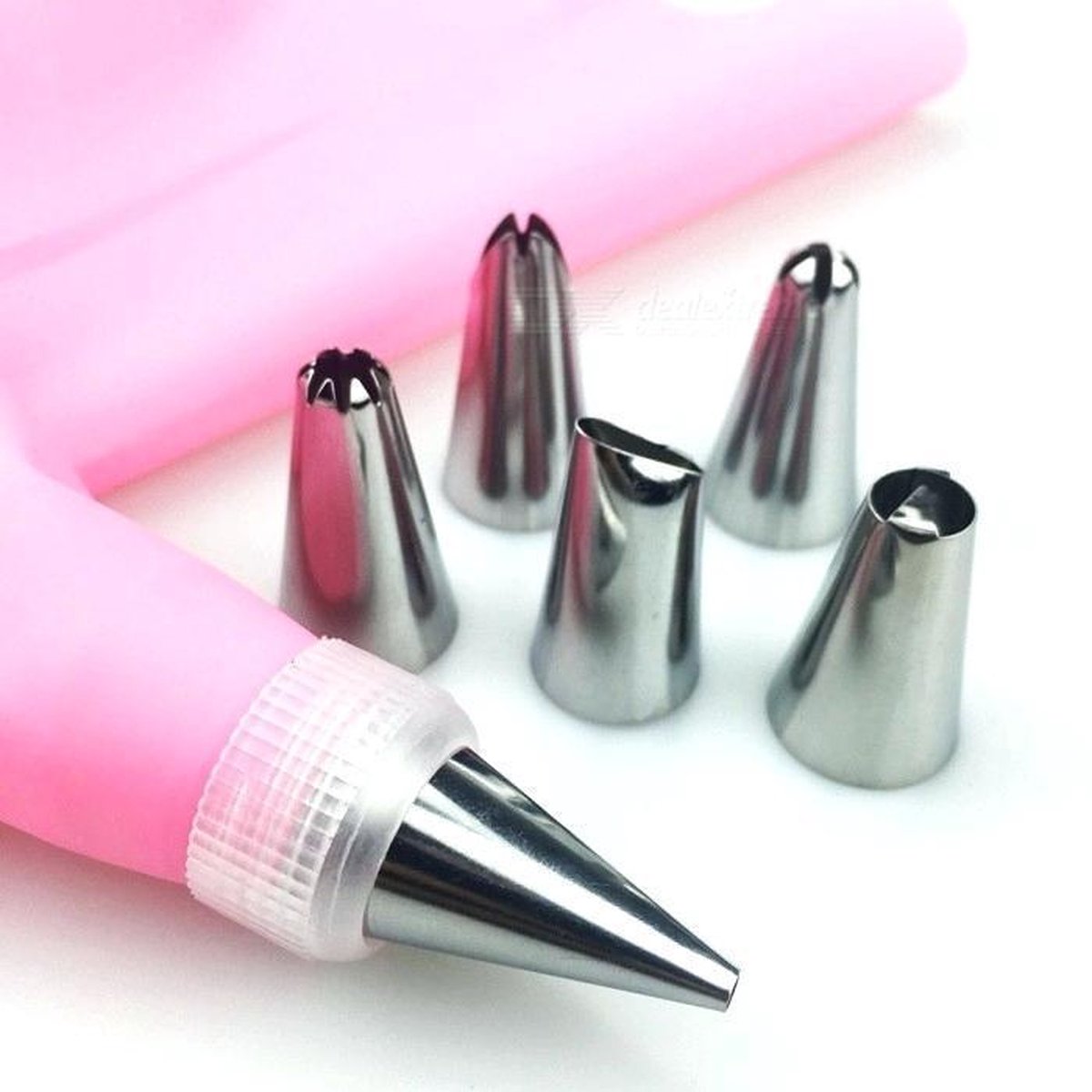 Piping Bag Cake Decoration for Whipped Cream - 6 Nozzles - 1 Piece Pink - Image 1