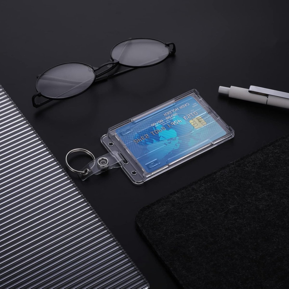 ID card holders with keychains - 2-pack - Durable ID card holders - Keychains - Transparent card protectors - Thumb slots - Card holders - School/office supplies (vertical) - Image 4