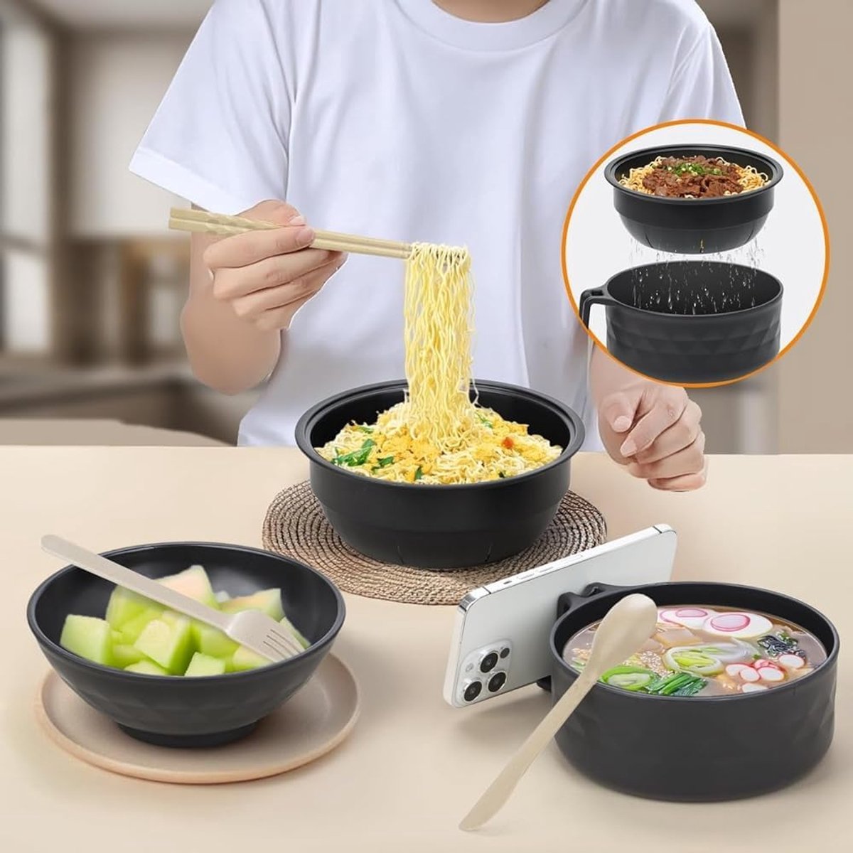Microwave noodle bowl - 6-in-1 ramen cooker with lid, strainer, chopsticks - 33oz instant noodle soup bowl with handle and phone holder - Image 4