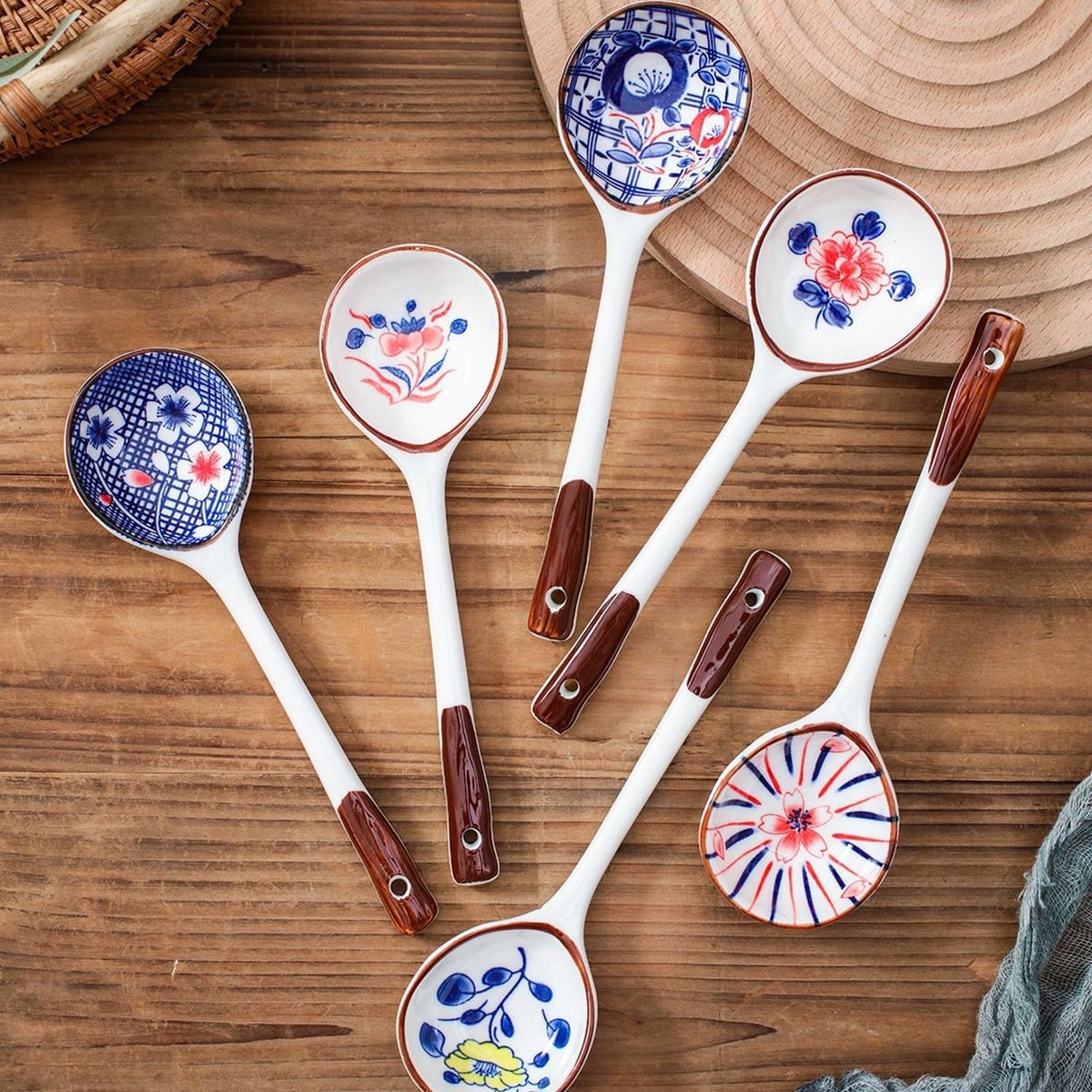Set of ceramic soup spoons - 6 long-handled Japanese spoons - Easy-to-hold utensils for ramen, wonton, and miso soup - Elegant spoons for noodles and dumplings - Image 3