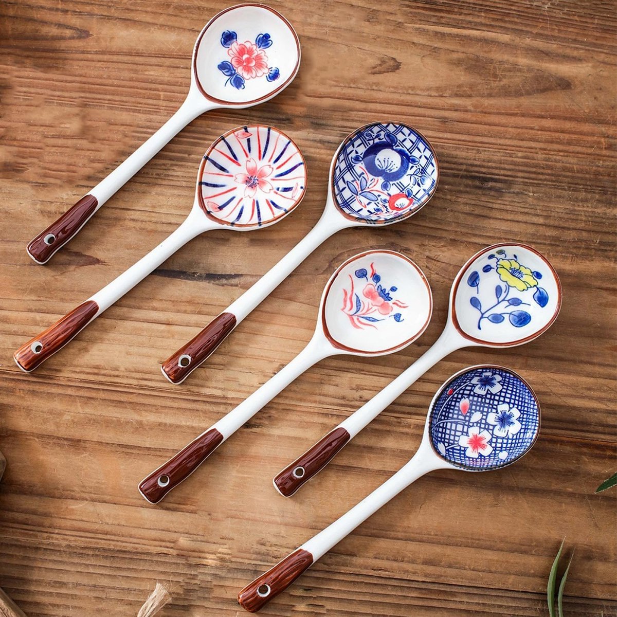Set of ceramic soup spoons - 6 long-handled Japanese spoons - Easy-to-hold utensils for ramen, wonton, and miso soup - Elegant spoons for noodles and dumplings - Image 4