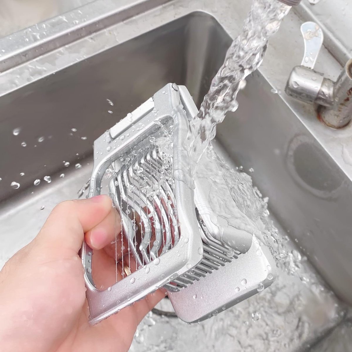 Professional aluminum egg slicer - sturdy and durable - can slice boiled eggs - dishwasher safe - independent and stable tension - suitable for slicing eggs, kiwis, strawberries, and other soft fruits. - Image 2