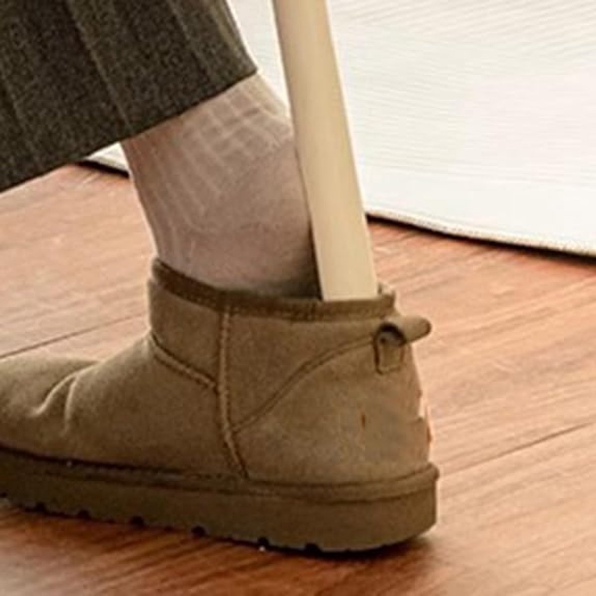 3 shoehorns - lightweight shoehorn - portable - easy to put on - suitable for travel and home use - Image 4