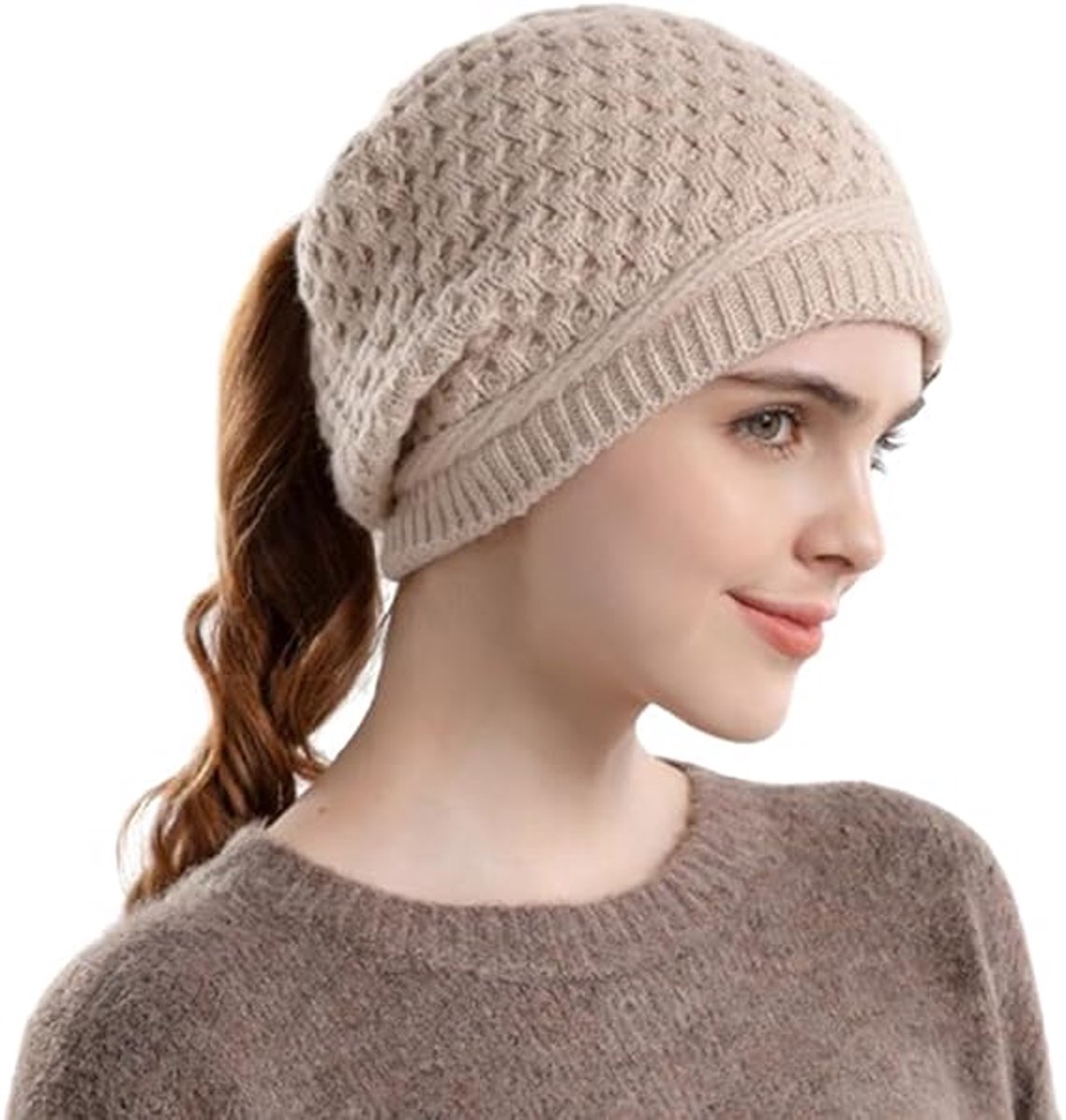 Women's winter hat - Knitted hat - Knitted hat with ponytail opening - Oversized cable-knit winter hat - Hat with skull motif - Image 1