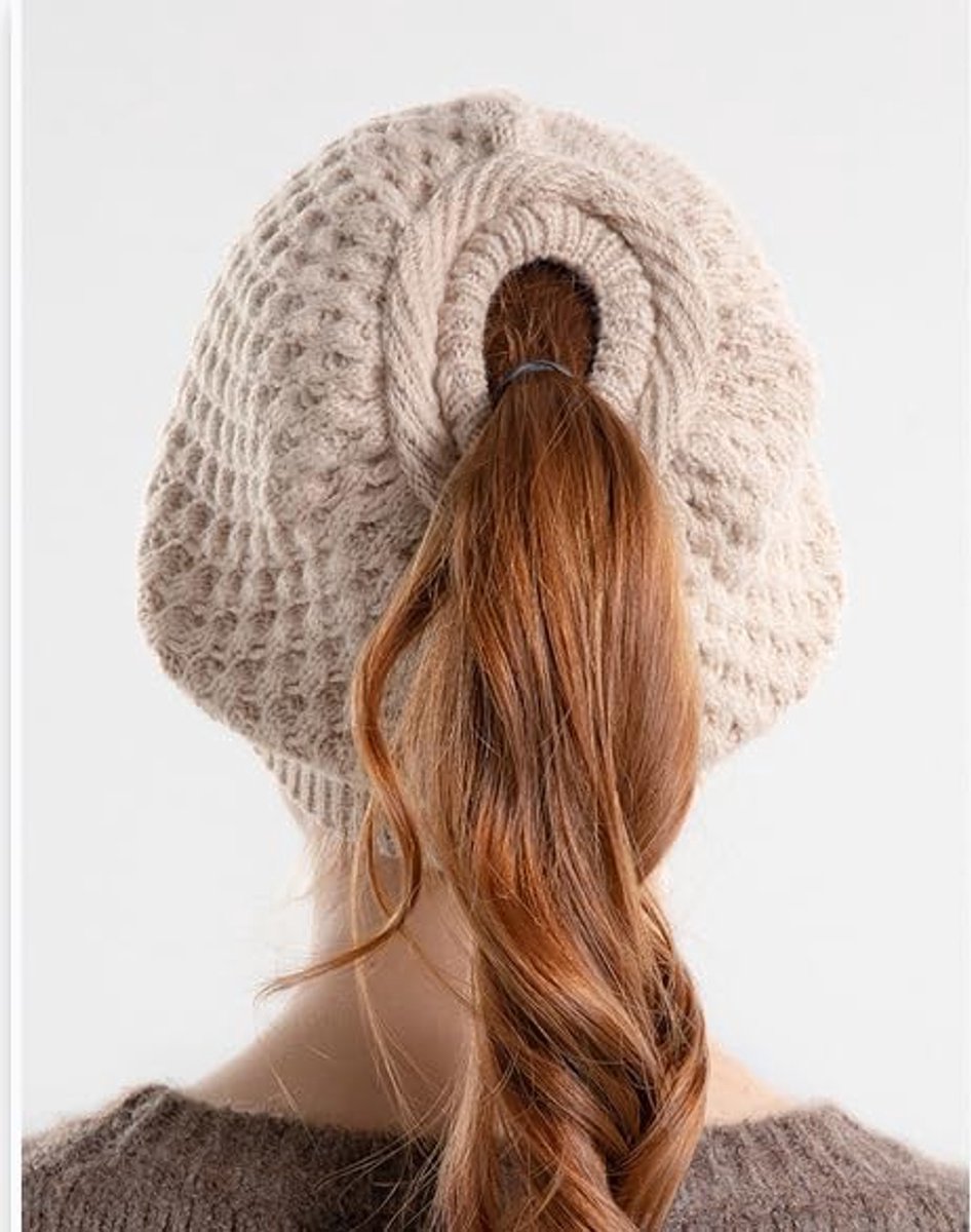 Women's winter hat - Knitted hat - Knitted hat with ponytail opening - Oversized cable-knit winter hat - Hat with skull motif - Image 3