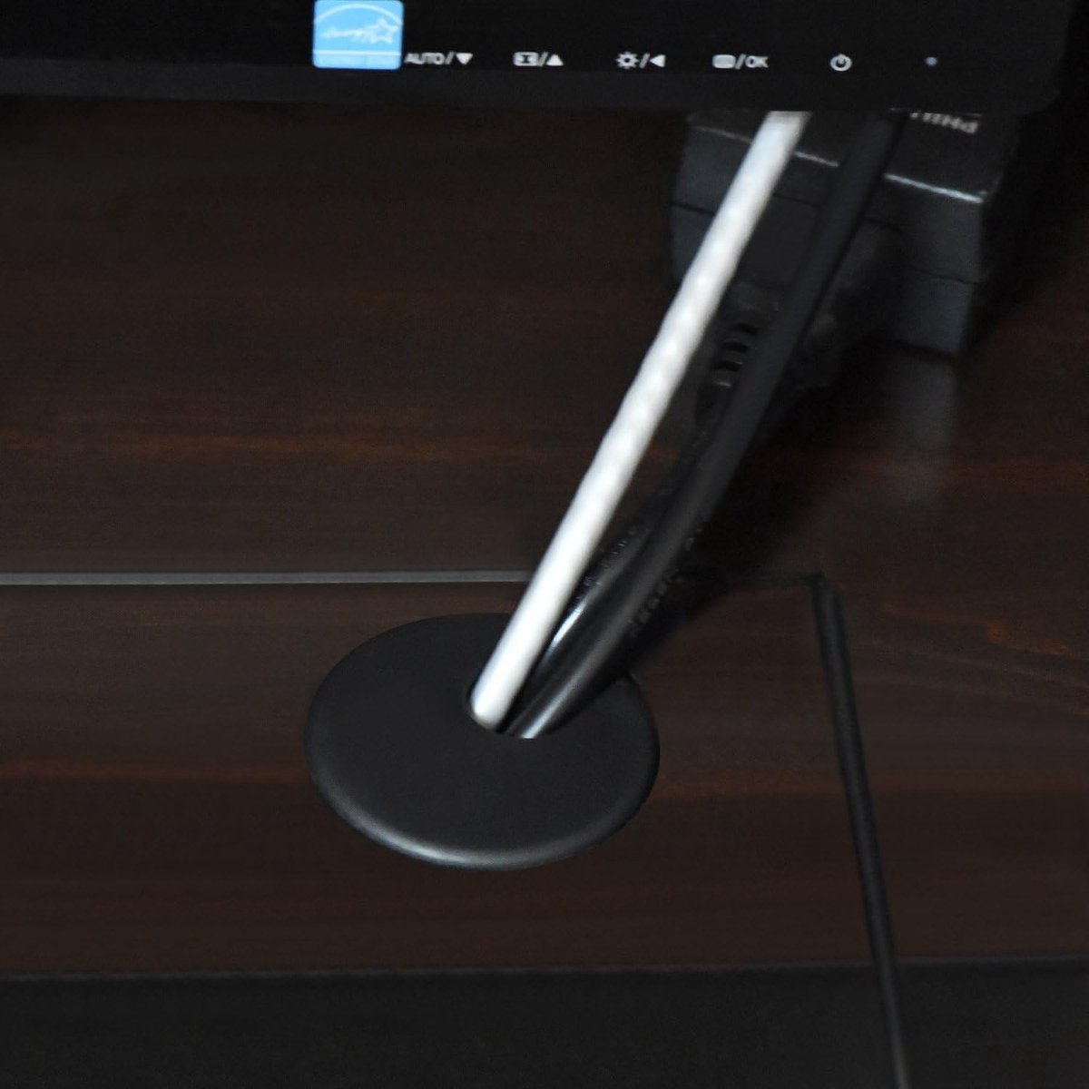 Desk cable grommet - 6 pieces - Ø 45mm - Cable grommet - ABS - Desk cable grommet - Desk end caps - Cable Organizer - Desk cable tray - Plastic cap with opening - Round - Cable organizer - Black - Sustainable - Neat - Image 3