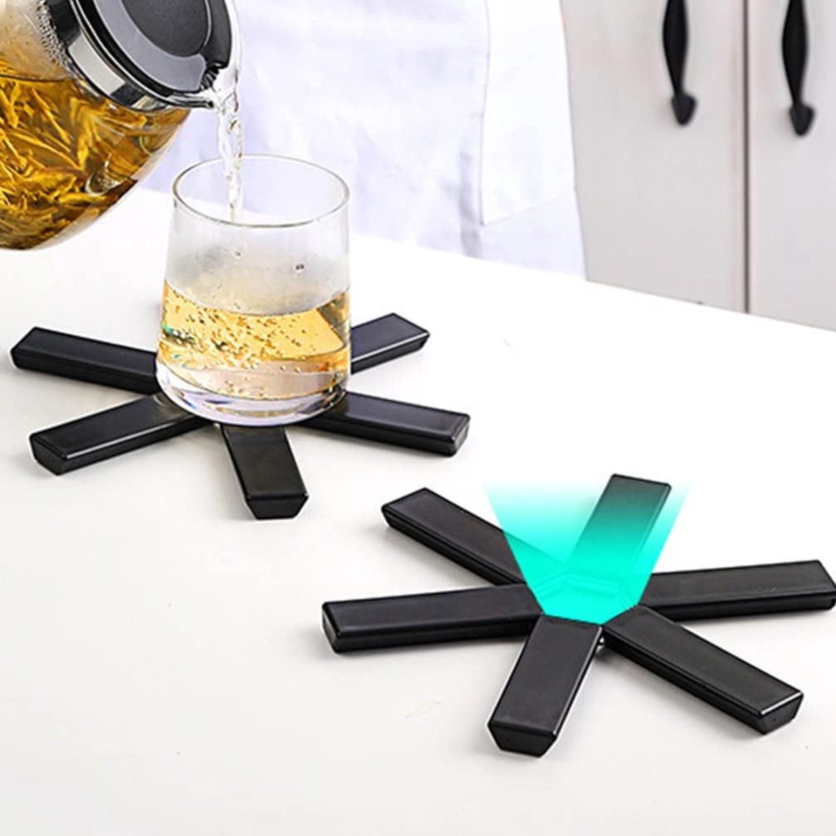 Pot Coaster - 4 Pieces - Coaster - Pot Holders - Pot Rack - Foldable - Heat Resistant - Non-Slip - Stylish Design - Practical - Foldable - Durable - Washable - For Pots, Pans, Bowls - Black - Image 2