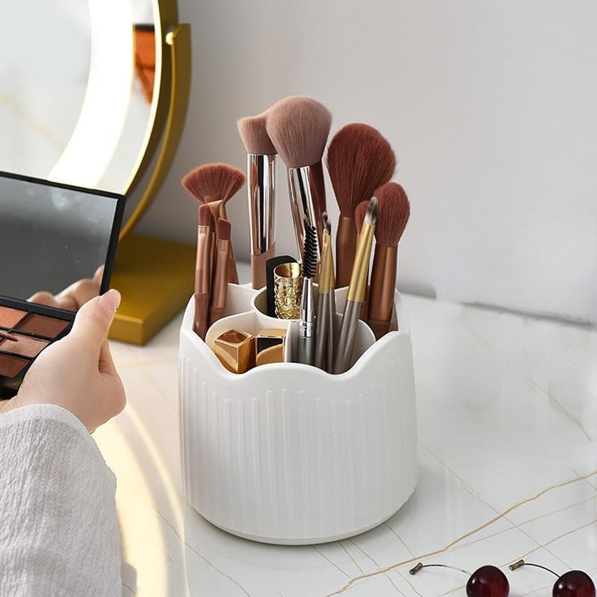 Makeup brush storage box - Makeup brush holder - 360-degree rotatable - Cosmetics storage box - Makeup brush storage box - Brush holder - Suitable for dressing table, bathroom counter, desk - White - Image 1