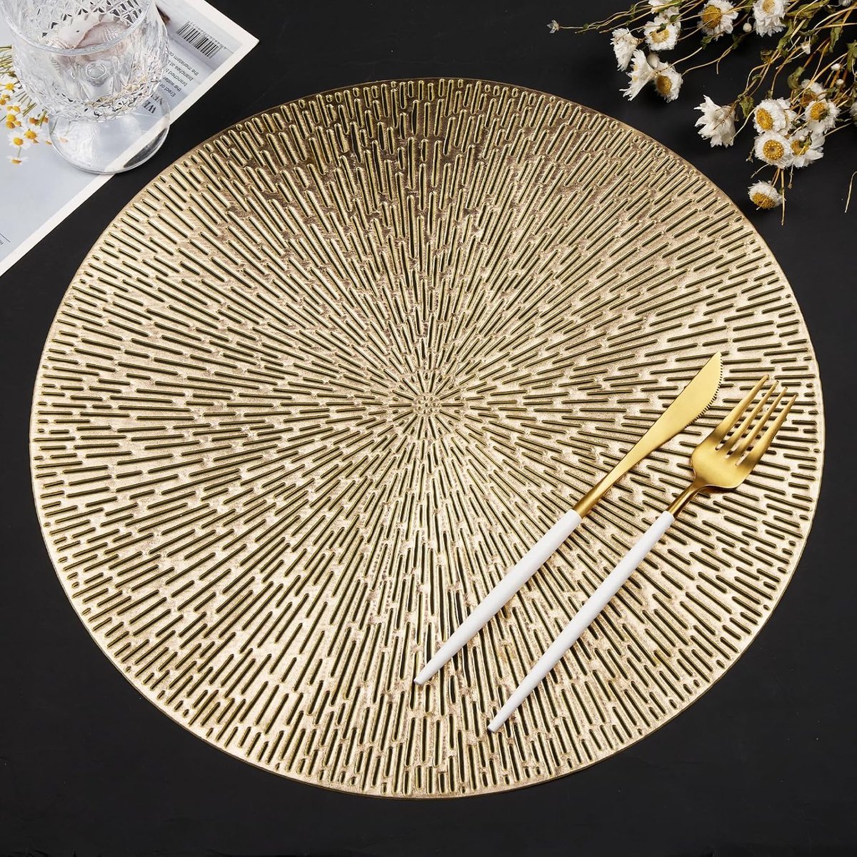 Set of 6 round placemats - Gold Placemats - 38x38cm - coasters - Openwork - Heat resistant - Luxurious appearance - Washable - Easy to clean - for kitchen and dining table decoration - Image 1