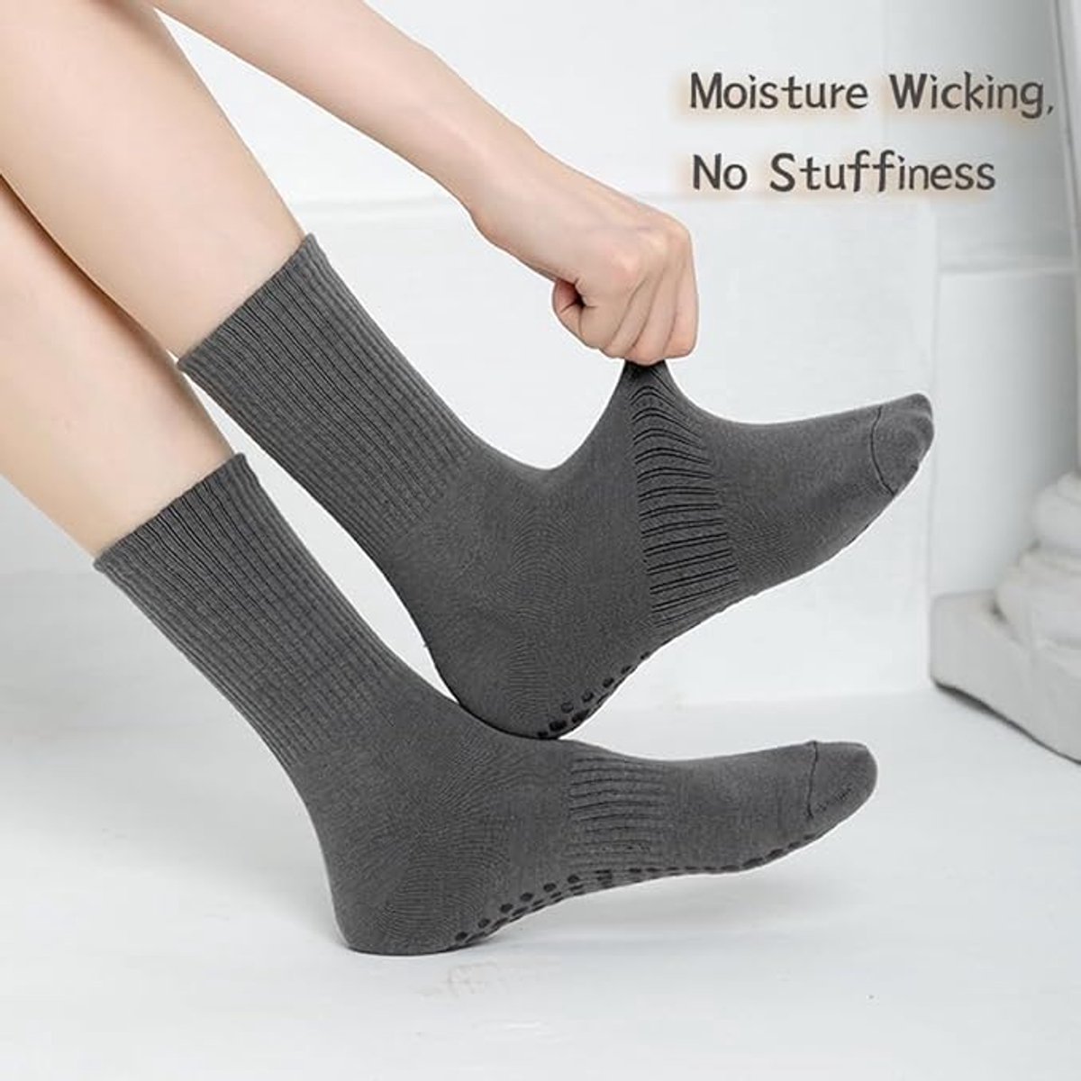 4 pairs - Yoga Socks - Pilates Socks - Non-slip Yoga Socks - Yoga Socks for women - sports socks - non-slip mid-tube socks - cotton pilates socks - breathable cotton socks - non-slip socks - for ballet, yoga, dance, pilates and fitness - Image 4
