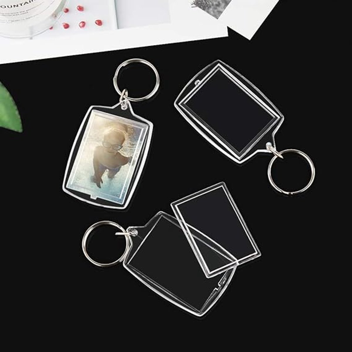 Photo Keychain - 30 Pieces - Empty Photo Frame Keychains - Transparent Clear Acrylic Keychains - Transparent - Small Photo Frames - Holds personalized, custom, and passport-sized photos measuring 1.57