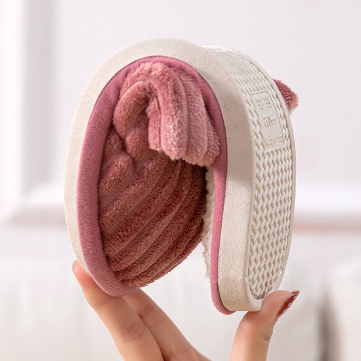 Slippers - 2 Pieces - women's slippers - men's slippers - House shoes - Grey men's slippers size 43-44 - Pink women's slippers size 39-40 - Couples - Nice and soft - Comfeet - Non-slip - Unisex - for autumn and winter - Pink and Grey - Image 3