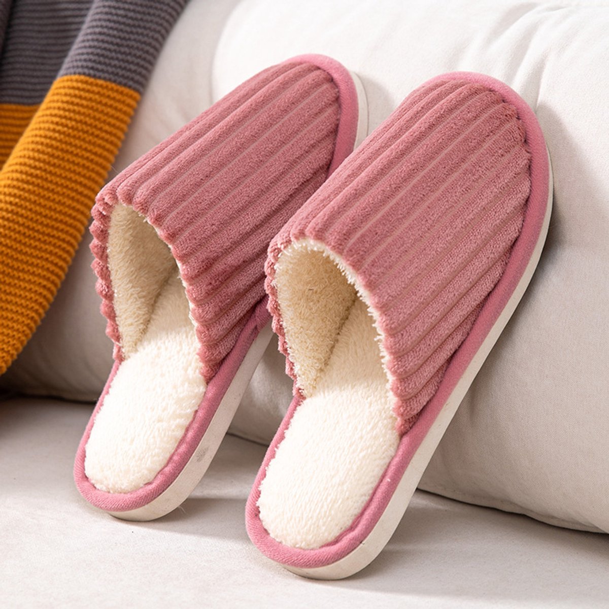 Slippers - 2 Pieces - women's slippers - men's slippers - House shoes - Grey men's slippers size 43-44 - Pink women's slippers size 39-40 - Couples - Nice and soft - Comfeet - Non-slip - Unisex - for autumn and winter - Pink and Grey - Image 4