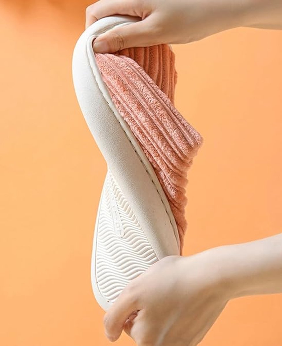 Slippers - 2 Pieces - women's slippers - men's slippers - House shoes - Grey men's slippers size 43-44 - Pink women's slippers size 39-40 - Couples - Nice and soft - Comfeet - Non-slip - Unisex - for autumn and winter - Pink and Grey - Image 6