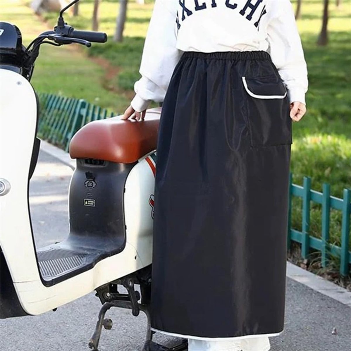 Scooter Leg Cover - Scooter Leg Cover - Leg Covers - Universal Leg Cover - Leg Warmer - Mobility Scooter Leg Cover - Scooter Blanket - Scooter Leg Cover - Winter Leg Protectors for Motorcycles - Windproof Leg Protector - for Motorcycle, Scooter - 130*90 c - Image 2