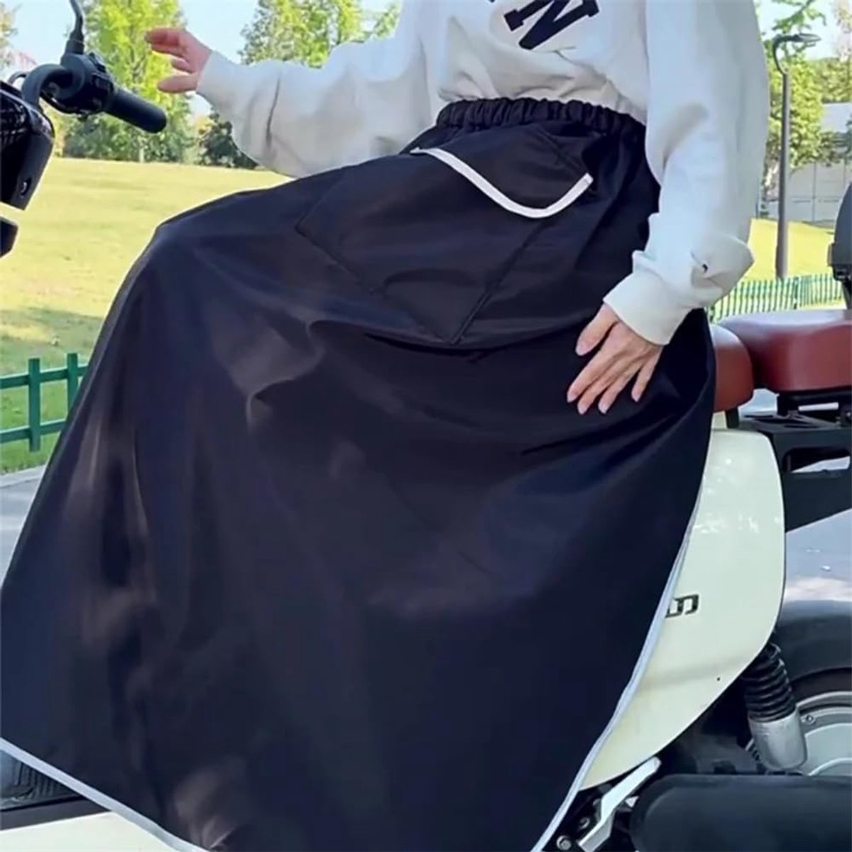 Scooter Leg Cover - Scooter Leg Cover - Leg Covers - Universal Leg Cover - Leg Warmer - Mobility Scooter Leg Cover - Scooter Blanket - Scooter Leg Cover - Winter Leg Protectors for Motorcycles - Windproof Leg Protector - for Motorcycle, Scooter - 130*90 c - Image 4